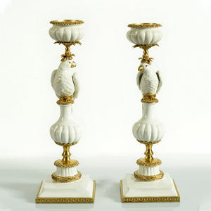 Decoración del hogar 192*192*585 latón + cerámica par de loros blancos mirándose en portavelas blanco - Product Image 1