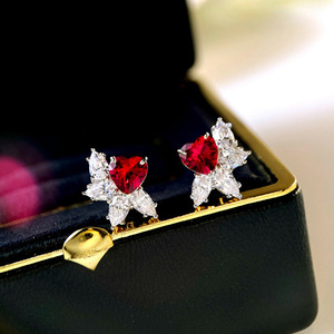 Orecchini a Perno a Forma di Cuore e Goccia con Fiore per Donne, Gioielli per Orecchie Eleganti e Vintage alla Moda - Product Image 5