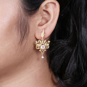 Boucles d'oreilles plaqué or vintage au design unique pour femmes, faites à la main avec des perles de quartz rose de luxe, un cadeau parfait. - Product Image 3