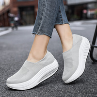 OEM ODM Vente en gros Baskets à plateforme tricotées à enfiler en maille respirante à semelle compensée pour femme, confortables pour la marche quotidienne et décontractée