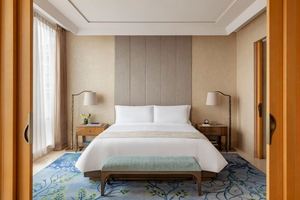 Raffles <span class=keywords><strong>Jakarta</strong></span> Hotel cama doble muebles de habitación Hotel de cinco estrellas sala de estar y comedor mesa y sillas para proyectos hoteleros - Product Image 3