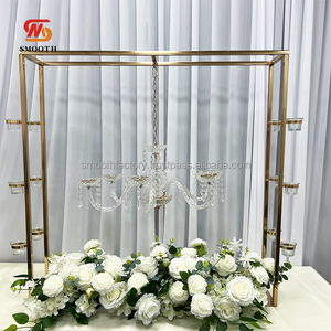 Support à fleurs en acier inoxydable de forme carrée personnalisable, support à fleurs décoratif de luxe pour mariage avec lustre - Product Image 1