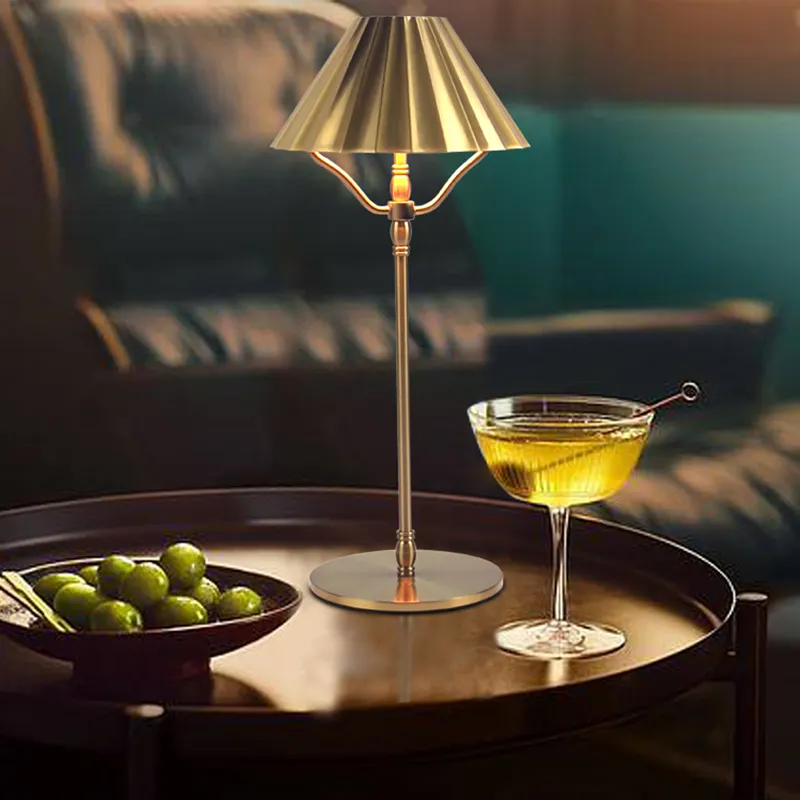 Otel başucu veya oturma odası için akülü masa lambası dinings lüks komidin modern masa lambası