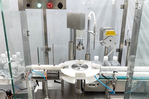 Máquina Automática de Llenado de Botellas de Suero Redondas de 1000 ml con Motor Eléctrico para Aceite, Líquido Nutritivo, Esencia Cosmética - Product Image 4