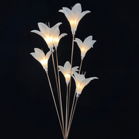 Décorations et fournitures de mariage : Nouveaux accessoires de scène de mariage de haute qualité, lumières décoratives électroplaquées blanc laiteux, ornements de chemin de mariage à 7 têtes de lys, lumières de chemin de mariage.