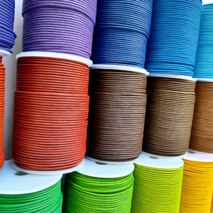 Cordon en cuir enduit couleur marron régulier de 1 mm Reliance Leather, diamètre constant, pour la fabrication de colliers, en rouleau emballé - Product Image 1
