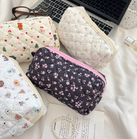 Tas Kosmetik Quilted Motif Bunga Segar Pasokan Pabrik, Tempat Pensil Zipper, Dompet Anime Kartun, Tas Penyimpanan Skincare Lucu