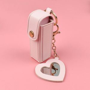Bolsa de Piel Sintética de Alta Calidad para Brillo Labial con Llavero, Mini Bolsa de PU para Lápiz Labial y Brillo Labial con Logotipo Personalizado - Product Image 4