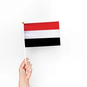 علم اليمن المصنوع من البوليستر 100% باللون الأحمر والأبيض والأسود بمقاس 14*21 سم مع أعمدة علم للمناسبات الدولية