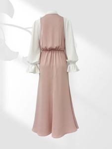 Ensemble Abaya Modeste et Respirant 2 Pièces ODM : 1 Robe Ample à Col Unique Couleur Unie 100% Polyéther + 1 Robe Intérieure à Manches Évasées Couleur Unie - Product Image 4