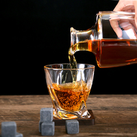 Verres à whisky en cristal transparents de luxe Verre à vin à cocktail en forme de torsion créatif avec logo personnalisé de forme carrée