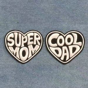 Patchs thermocollants écologiques en broderie 3D en forme de cœur Super Maman Cool Papa pour la décoration de vêtements, chaussures, chapeaux, sacs et pantalons - Product Image 1