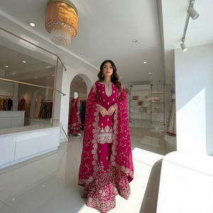 Conjunto de Kurta Sharara Dupatta Largo con Bordado Floral Intenso en Color Rosa para Mujer, Traje Étnico Tradicional para Bodas, Fiestas y Oficina - Product Image 1