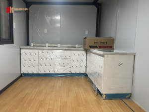 <span class=keywords><strong>Cabine</strong></span> <span class=keywords><strong>de</strong></span> <span class=keywords><strong>plage</strong></span> écologique <span class=keywords><strong>de</strong></span> trois pièces préfabriquée pour l'été Panneau sandwich extensible en acier pour hôtels - Product Image 5