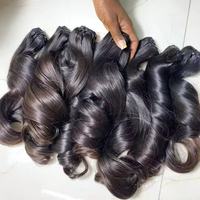 Lot de Cheveux Humains Indiens Bruts Bouclés en Gros, Extensions de Cheveux Indiens Bruts Provenant d'un Fournisseur