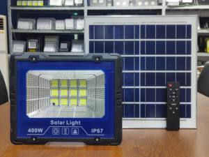Projecteur solaire LED SMD 400W IP66, corps en ABS, batterie au lithium polysilicium, capteur photocellule, angle de faisceau 120°, certifié CE, 5000K - Product Image 4