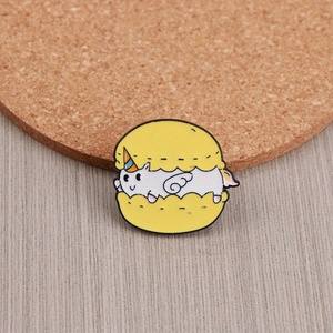 Stijlvolle En Grillige Broche Met Een Verborgen Eenhoorn, Perfect Voor Het Toevoegen Van Een Leuke Touch Aan Dagelijkse Outfits - Product Image 3