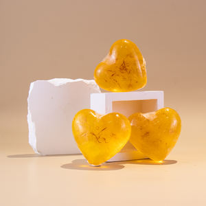 Cadeaux de la Saint-Valentin Savon au safran anti-âge en forme de cœur au lait de chèvre fait à la main pour femme - Product Image 6