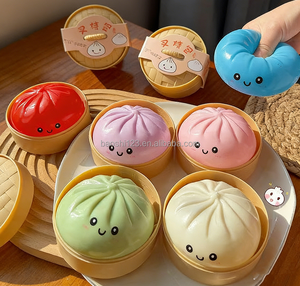 Vente en gros : Jouet anti-stress et fidget souple et moelleux en forme de boulette de raviolis mystère ou de petit pain vapeur mignon, pour filles, enfants et adultes, 8,5 cm - Product Image 2