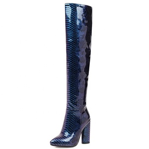 Bottes hautes pour femmes, taille 46, à talon épais, pour l'hiver, en PU brillant effet peau de serpent, longues, jusqu'au-dessus du genou - Product Image 3