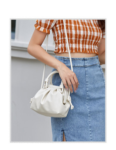 Borsa a Tracolla da Donna Popolare in Pelle PU Design Carino Estiva Piccola Borsa a Mezzaluna Plissettata Borsa alla Moda da Donna Borsa Sottobraccia - Product Image 6