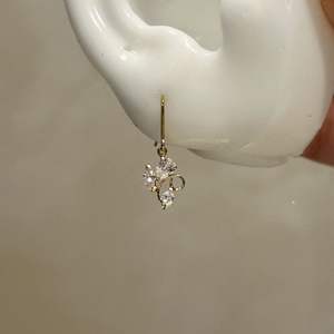 Pendientes Colgantes de Plata Pura S925, Estilo Japonés, Diseño Ligero de Lujo Feng Shui con Diamante Ojo de Caballo, Estilo Corte Elegante - Product Image 1