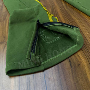 Pantalon de survêtement à jambe droite brodé d'autocollants vintage en polaire lourde pour hommes - Product Image 5