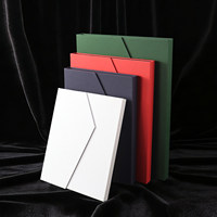 Emballage de bijoux de luxe, logo en relief, boîtes cadeaux à couvercle rabattable, vente en gros, boîte cadeau personnalisée UV, boîte cadeau de haute qualité