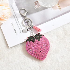 Porte-clés de luxe en cuir avec strass et pompon, motif fraise, pour femme, vente en gros - Product Image 4