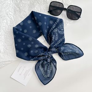 Sciarpa Paisley con Motivo a Fiori di Cashew, Elegante e Versatile, da Annodare alle Borse e Abbinare alle Camicie - Product Image 2