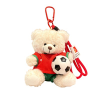 Porte-clés en peluche ours tendance en gros, breloque souple pour sac de football, idéal pour les souvenirs de football et les cadeaux pour les fans, accessoires de collection