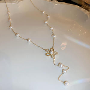 قلادة نسائية جديدة لعام <span class=keywords><strong>2026</strong></span> مطلية بالذهب عيار 14 قيراط مع لؤلؤ المياه العذبة وسلسلة على شكل زهرة - Product Image 5