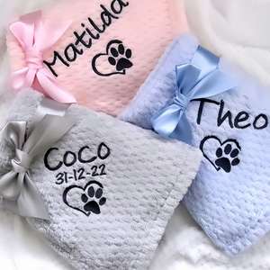Manta de Franela Personalizada para Perro/Gato, Mantas Personalizadas con Nombre, Texto/Icono Bordado, Mantas para Cama, Regalos para Amantes de Mascotas - Product Image 1