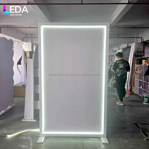 Arco de Fondo de Acrílico Blanco Personalizado con Tiras de Luz LEDA, Nuevo Diseño, para Decoración de Eventos y Escenarios de Boda - Product Image 2
