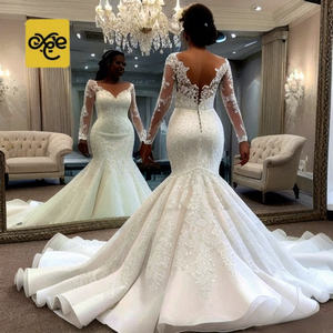 Robe de mariée S1625L 2026 moderne en dentelle à manches longues, col en V, imprimé floral brodé, coupe ajustée, élégante, haut de gamme, avec traîne chapelle - Product Image 1