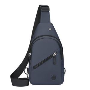 Sac de poitrine de style coréen pour hommes, petit sac à bandoulière bleu foncé pour les voyages d'affaires avec rangement multi-couches et chaîne en fil de couture - Product Image 1