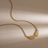 Collier pendentif ailes d'ange plaqué or 18 carats en acier inoxydable avec incrustations de zirconiums cubiques, double ailes, bijou religieux délicat et tendance