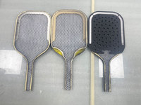 Raquette de pickleball personnalisée OEM haut de gamme, forme allongée, noyau en nid d'abeille réactif en PP, approuvée USAPA, revêtement en fibre de carbone T700