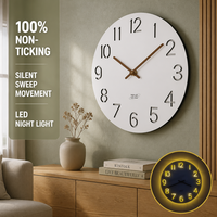 Horloge murale en bois silencieuse blanche simple et moderne avec lumière LED, horloge ronde en MDF de luxe pour la décoration de la maison, salon, logo personnalisé