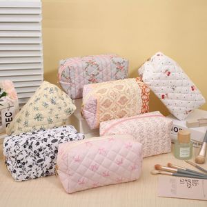 Wholesale <b>Large</b> Capacity Portable Cosmetic Vintage Floral Makeup Pouch Organizer Zipper Toiletry Bag - Product Image 1