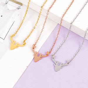 Vente en gros Collier pendentif animal personnalisé Pendentif tête <span class=keywords><strong>de</strong></span> <span class=keywords><strong>cerf</strong></span> Offre Spéciale Accessoires mignons Collier bijoux unisexe plaqué or 18 carats - Product Image 1