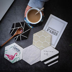 Posavasos Hexagonales de Cerámica LJ-01-81, Impresión Digital, Diseño Artístico Abstracto, Juego de Regalo Promocional Duradero - Product Image 2