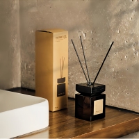 Diffuseur de parfum en verre carré noir moderne de 200 ml, parfum personnalisé, longue durée de 5 mois - Vente en gros par AROVI