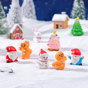 Kawai Toys Miniatures 3D Bonhomme de neige, Bonhomme en pain d'épices, Père Noël suspendu en résine, décorations de Noël pour la décoration de fêtes DIY - Product Image 3
