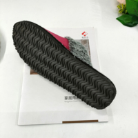 Chaussons d'hiver personnalisables pour couple, en fausse fourrure moelleuse et chaude, avec dessus en daim synthétique respirant et semelle extérieure en TPR antidérapante et légère.