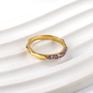 Bague de couple en acier inoxydable 316L plaqué or 18 carats avec pierre précieuse violette, meilleur cadeau pour homme et femme - Product Image 3