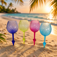 Verre à vin de plage en plastique PS coloré en gros avec tige à pointe de sable et texture taillée en diamant, 4 couleurs, pour l'extérieur