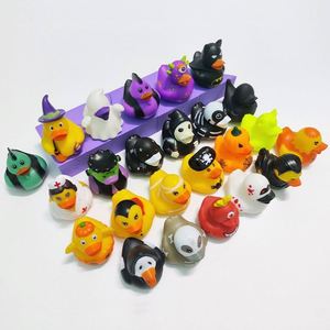 Canard de bain en plastique jaune de 2 pouces pour Halloween, idéal pour les jeux aquatiques et la décoration de fête fantôme - Product Image 4