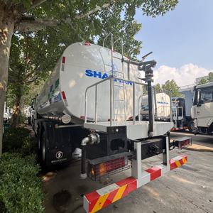 Camion-citerne à eau Shacman X3000 6x4 8x4 <span class=keywords><strong>10000</strong></span> Gallons 6000 <span class=keywords><strong>Litres</strong></span>, camion pulvérisateur d'eau - Product Image 3