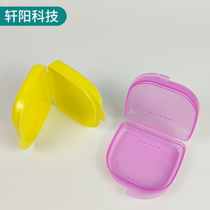 Estuche para Dentaduras Postizas de Plástico Portátil con Orificios para Retenedores de Ortodoncia, Uso Adulto - Product Image 3